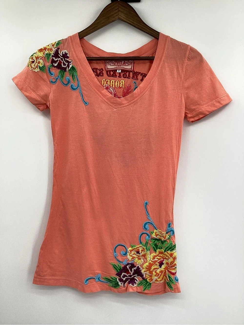 Johnny Was Twisted Spur Rodeo 2008 Floral Embroidered Tee in Coral Size XS
